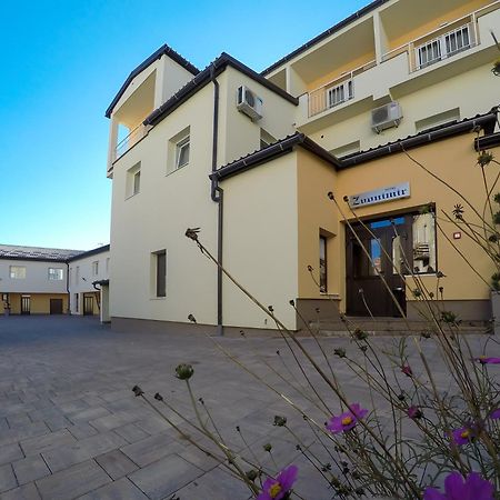 Hotel Zvonimir Otočac Екстериор снимка