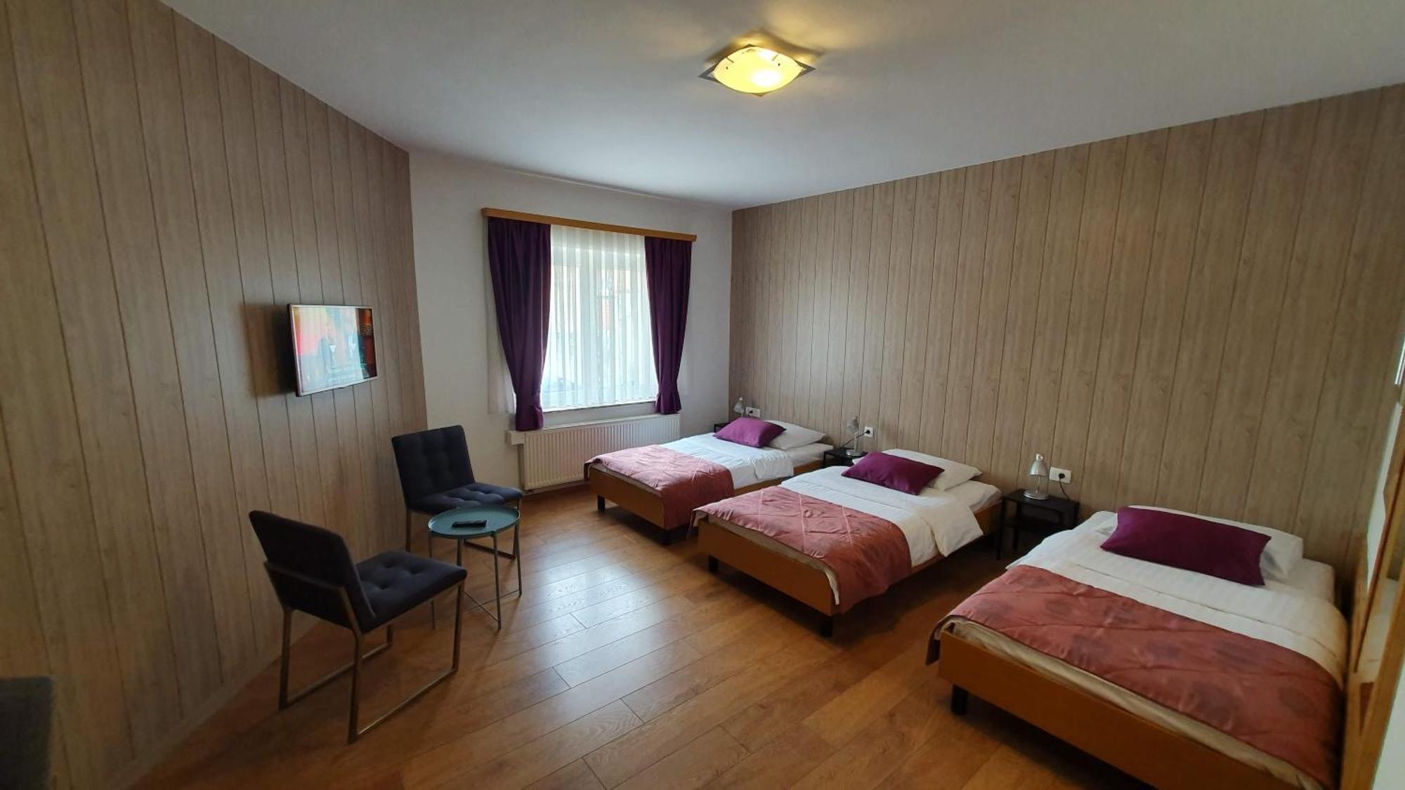 Hotel Zvonimir Otočac Екстериор снимка