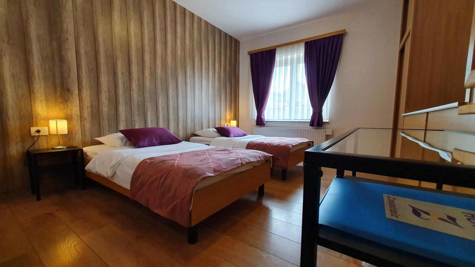 Hotel Zvonimir Otočac Екстериор снимка