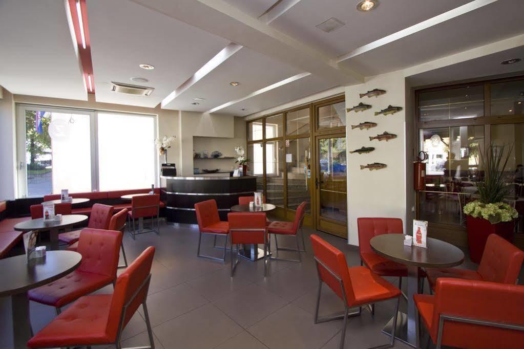 Hotel Zvonimir Otočac Екстериор снимка