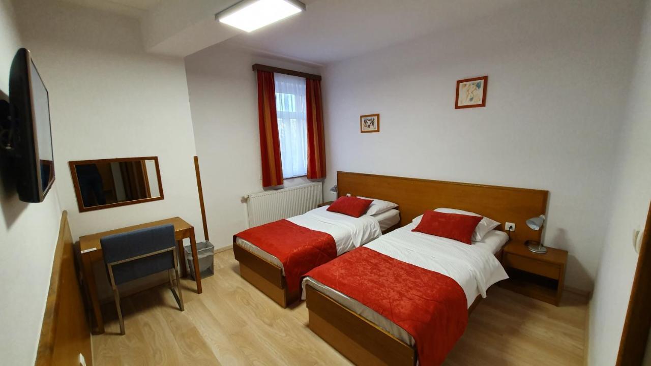 Hotel Zvonimir Otočac Екстериор снимка