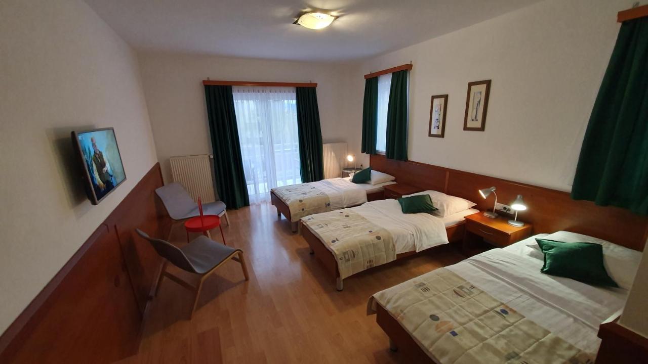 Hotel Zvonimir Otočac Екстериор снимка