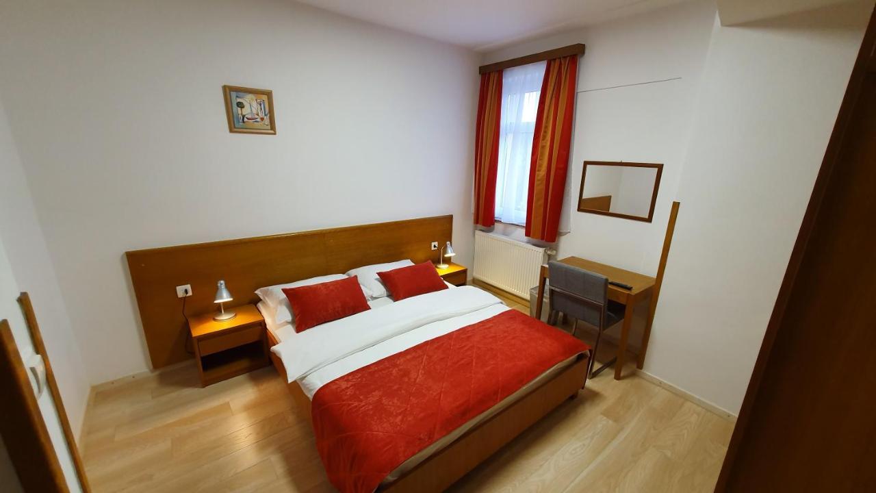 Hotel Zvonimir Otočac Екстериор снимка