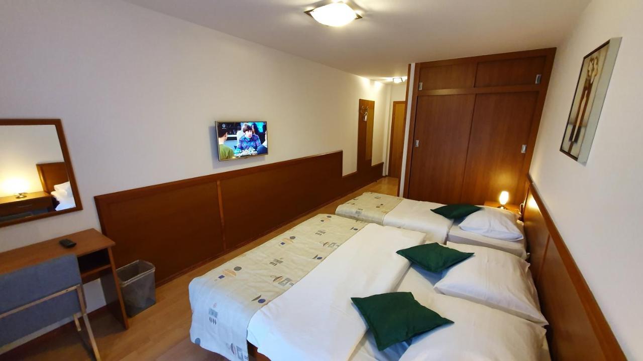 Hotel Zvonimir Otočac Екстериор снимка