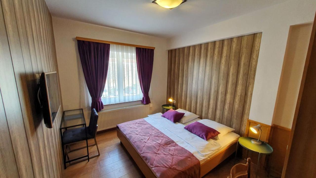 Hotel Zvonimir Otočac Екстериор снимка