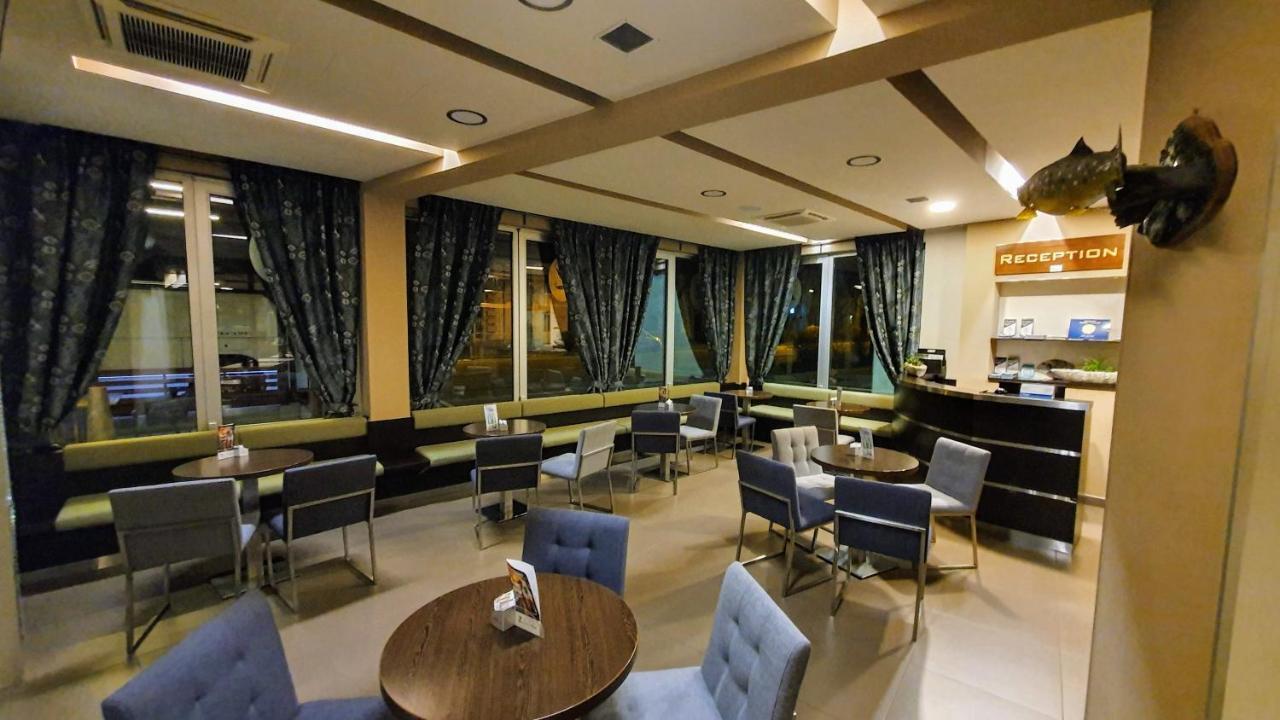 Hotel Zvonimir Otočac Екстериор снимка
